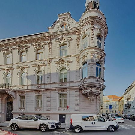 Beautiful Condo At The Old Town Братислава Екстер'єр фото
