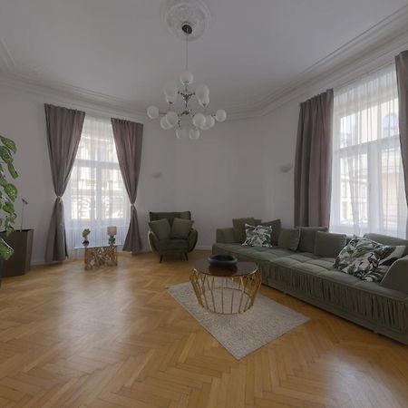 Beautiful Condo At The Old Town Братислава Екстер'єр фото