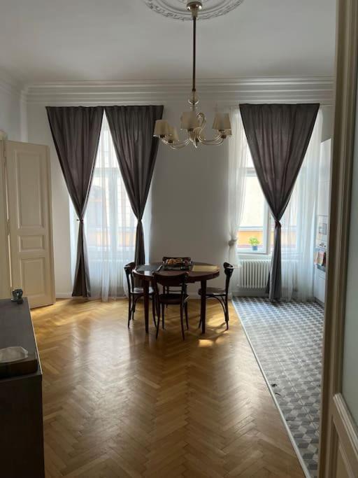 Beautiful Condo At The Old Town Братислава Екстер'єр фото