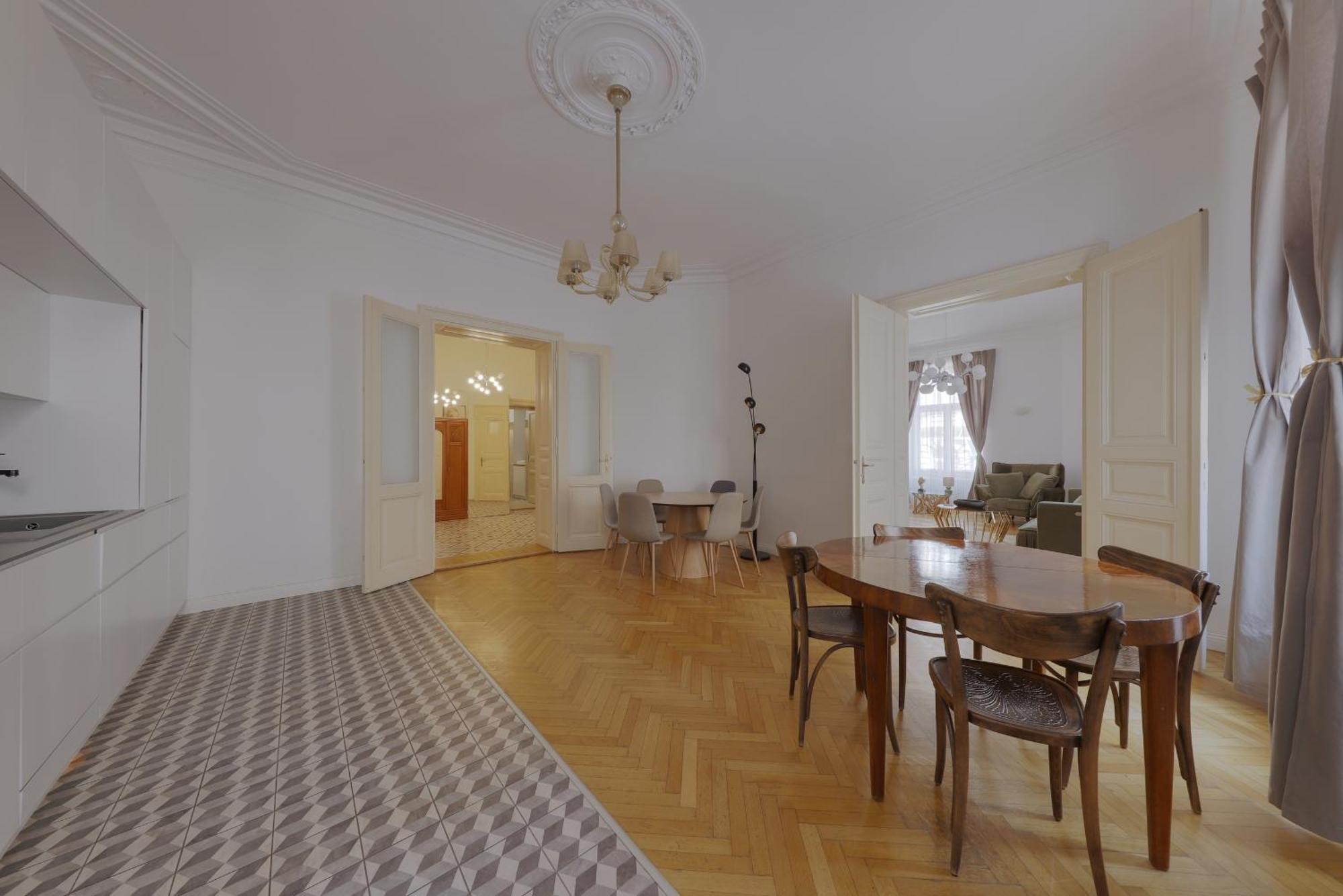 Beautiful Condo At The Old Town Братислава Екстер'єр фото