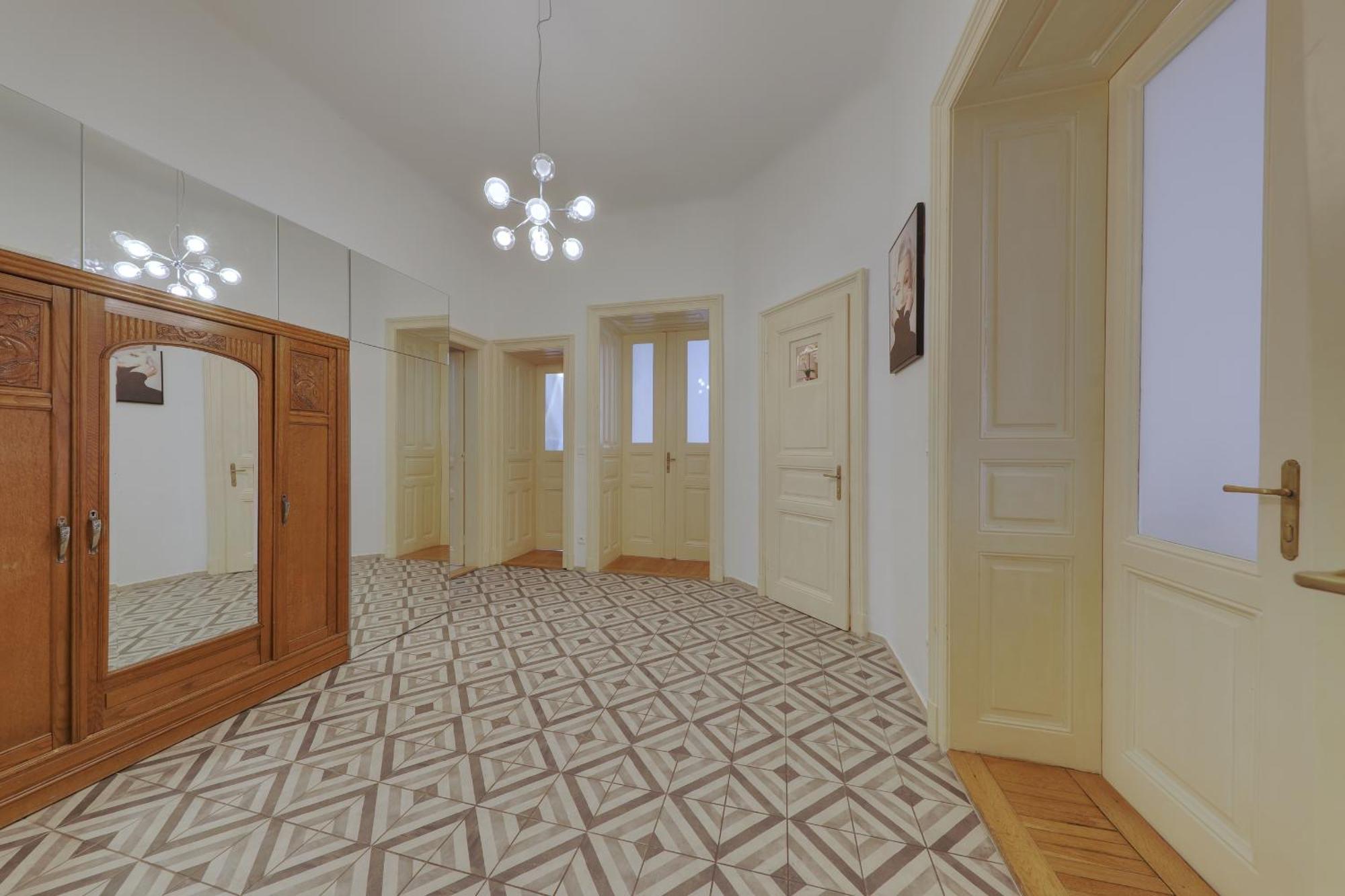 Beautiful Condo At The Old Town Братислава Екстер'єр фото