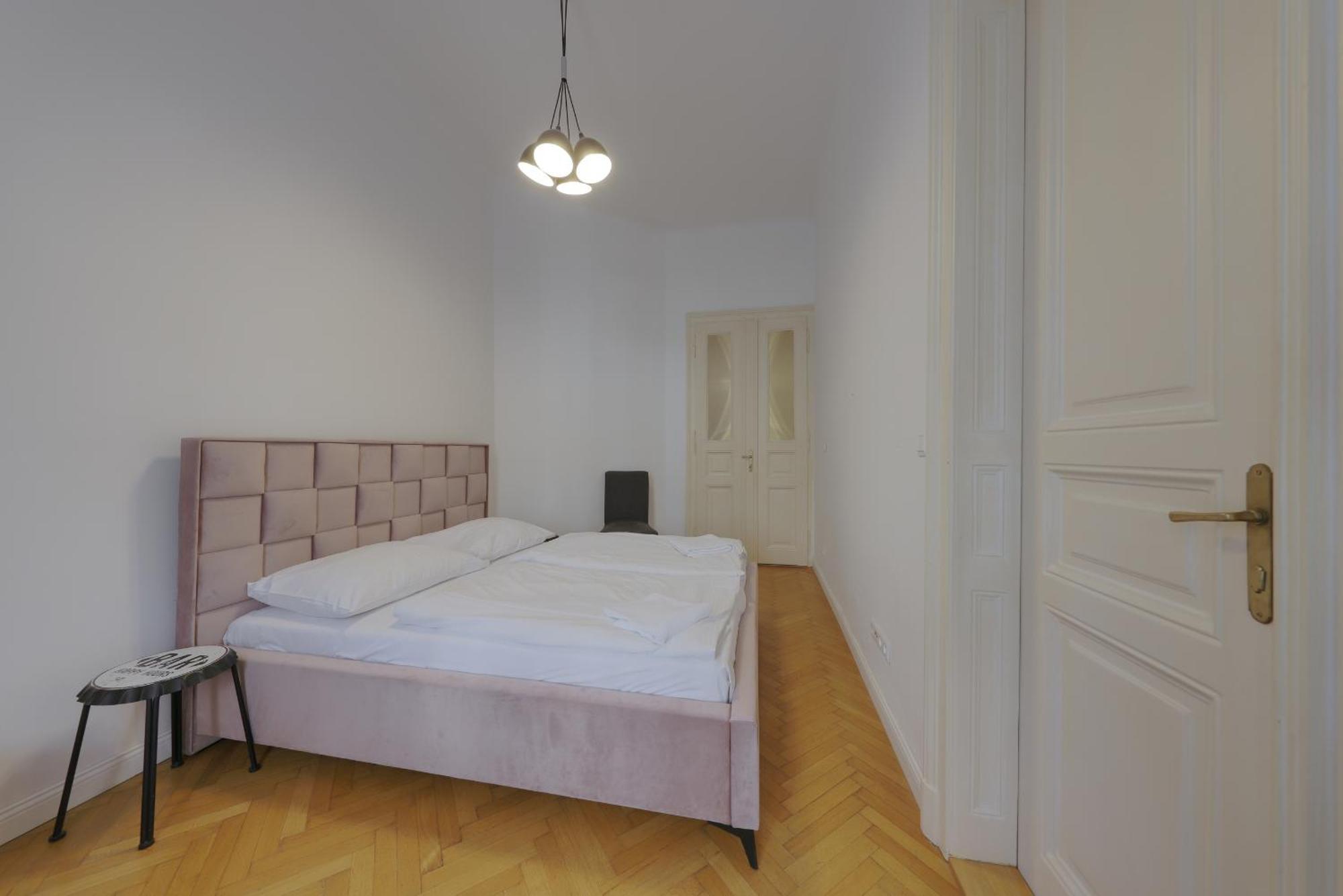 Beautiful Condo At The Old Town Братислава Екстер'єр фото