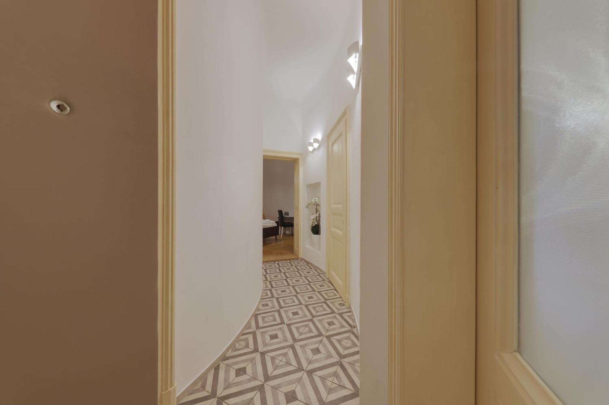 Beautiful Condo At The Old Town Братислава Екстер'єр фото